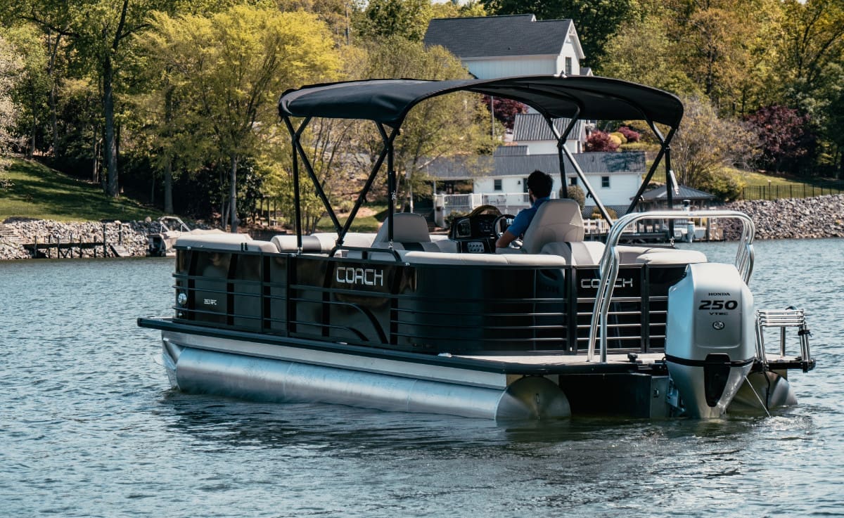 coach_tritoon_boats