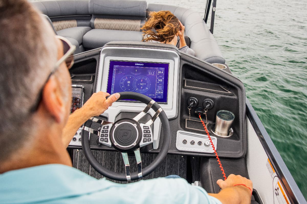 premier_simrad_dash_controls