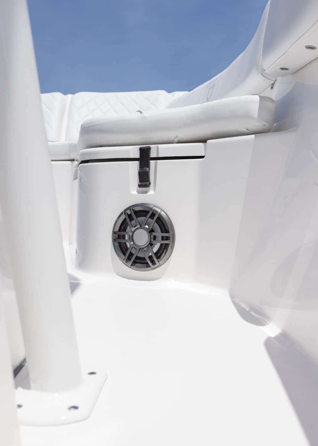 Sea Fox 228 Commander audio system