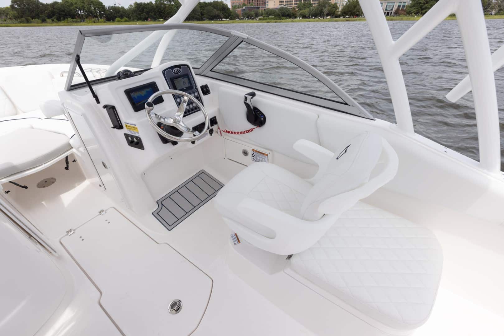 Sea Fox 228 Traveler helm