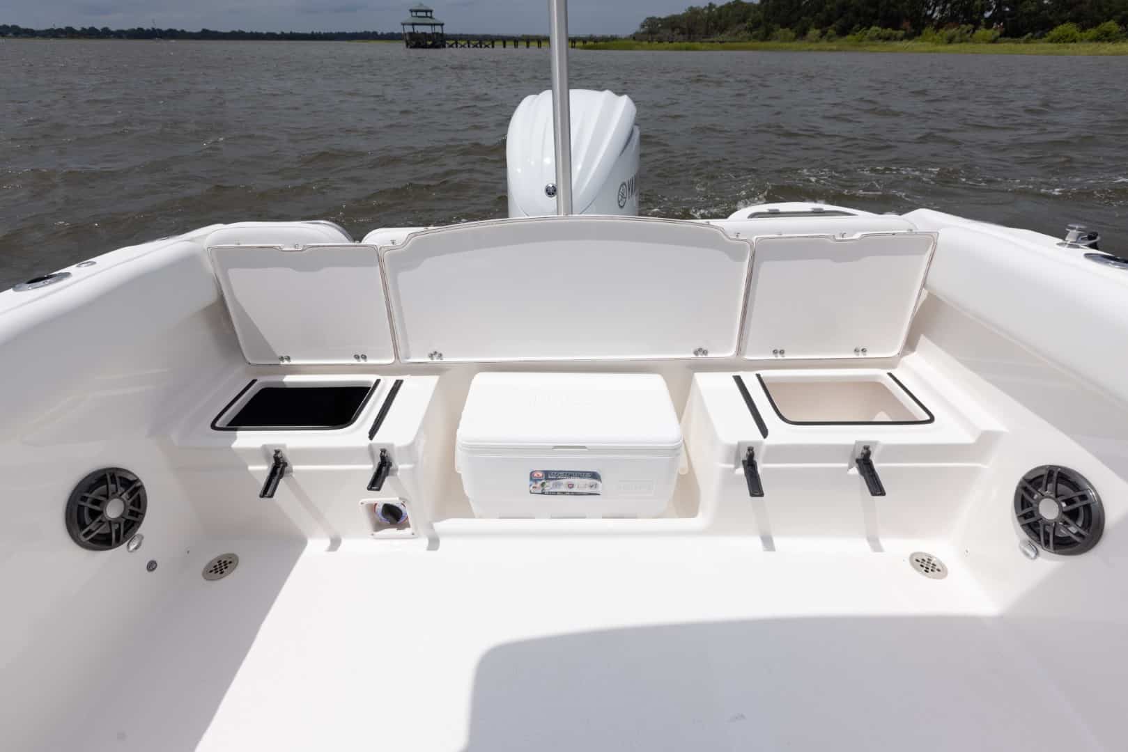 Sea Fox 228 Traveler storage