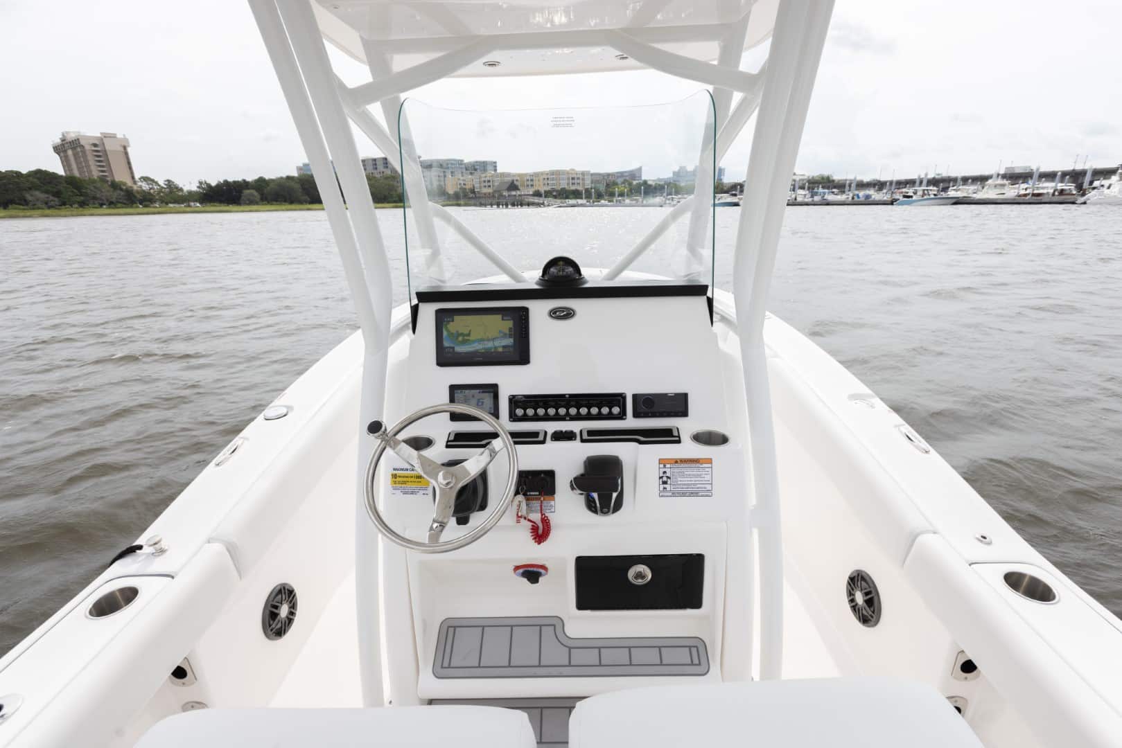 Sea Fox 248 Commander helm
