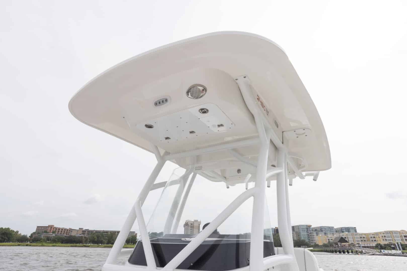 Sea Fox 248 Commander top