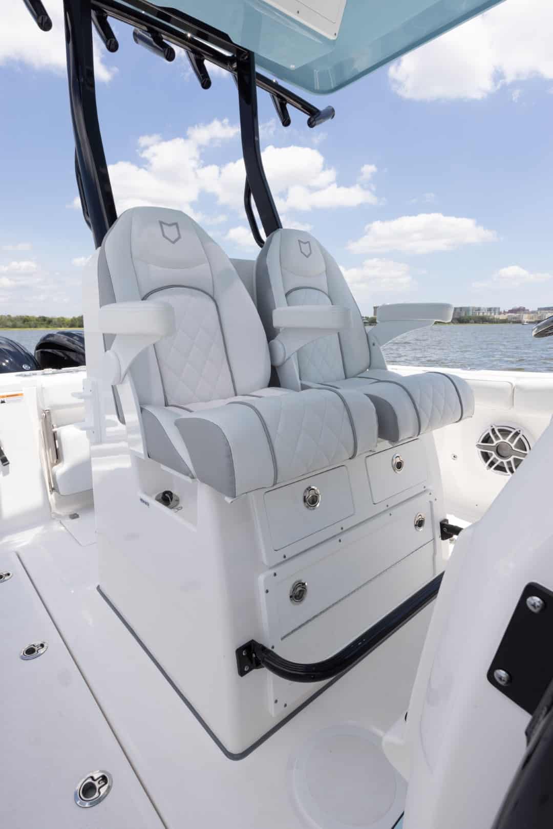 Sea Fox 288 Commander captains chair