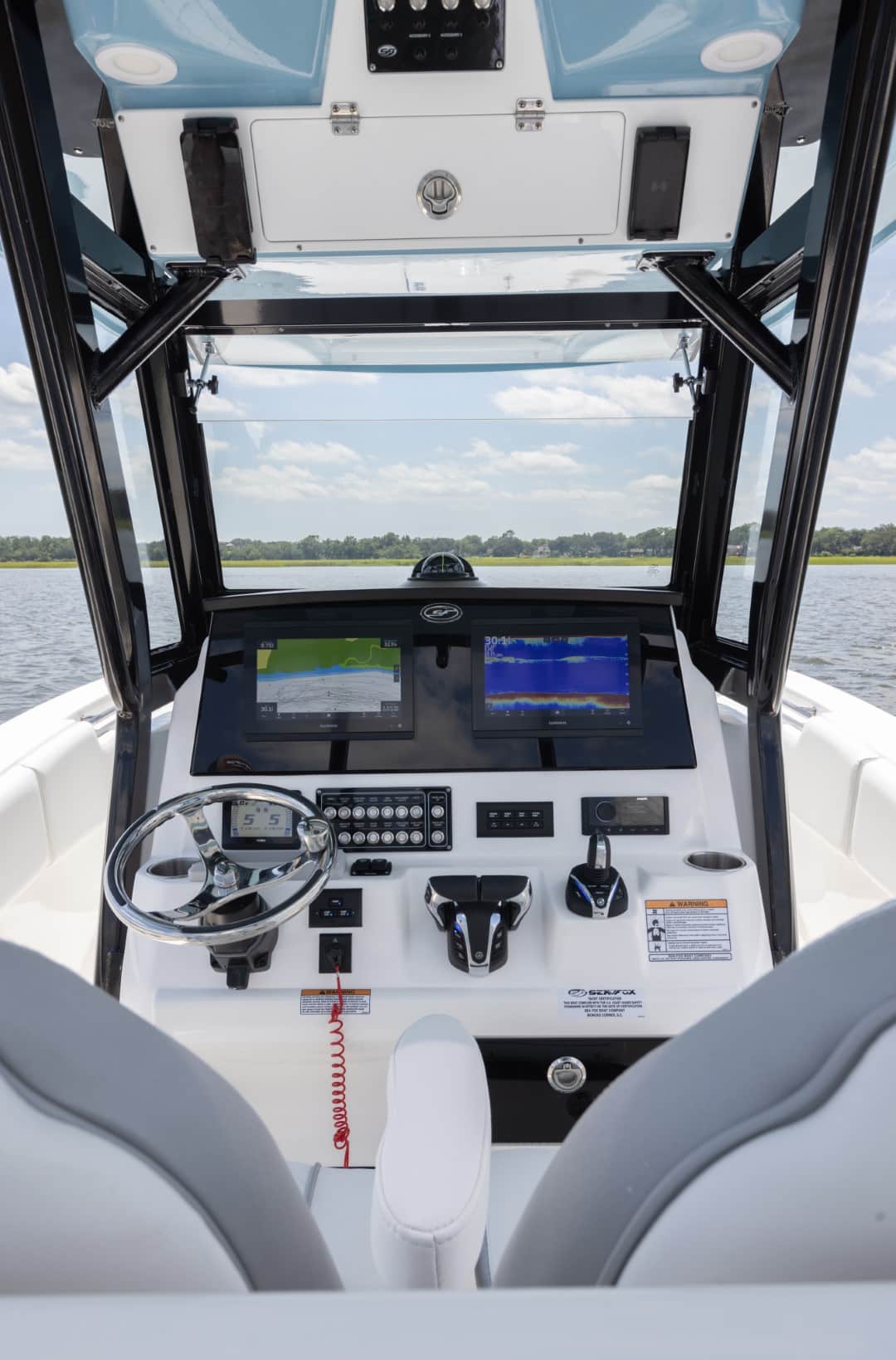 Sea Fox 288 Commander helm