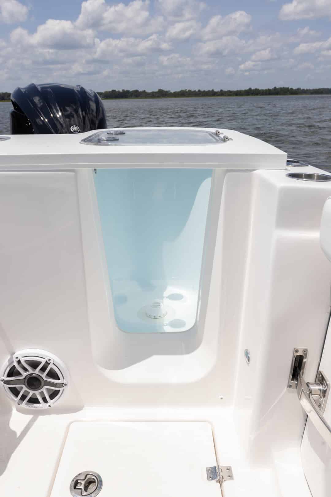 Sea Fox 288 Commander well with aquarium wall