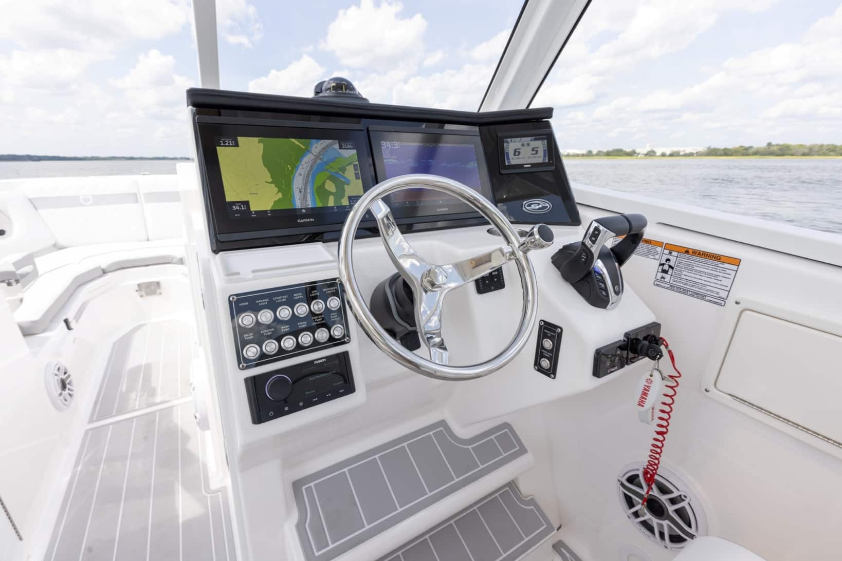 Sea Fox 288 Traveler helm